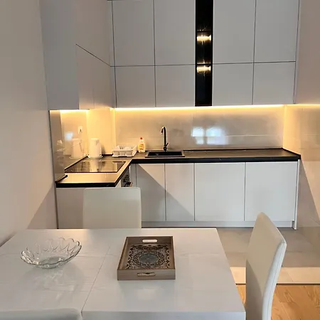 Nina Centar تريبينيي