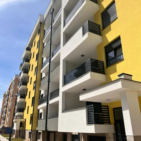 Nina Centar تريبينيي